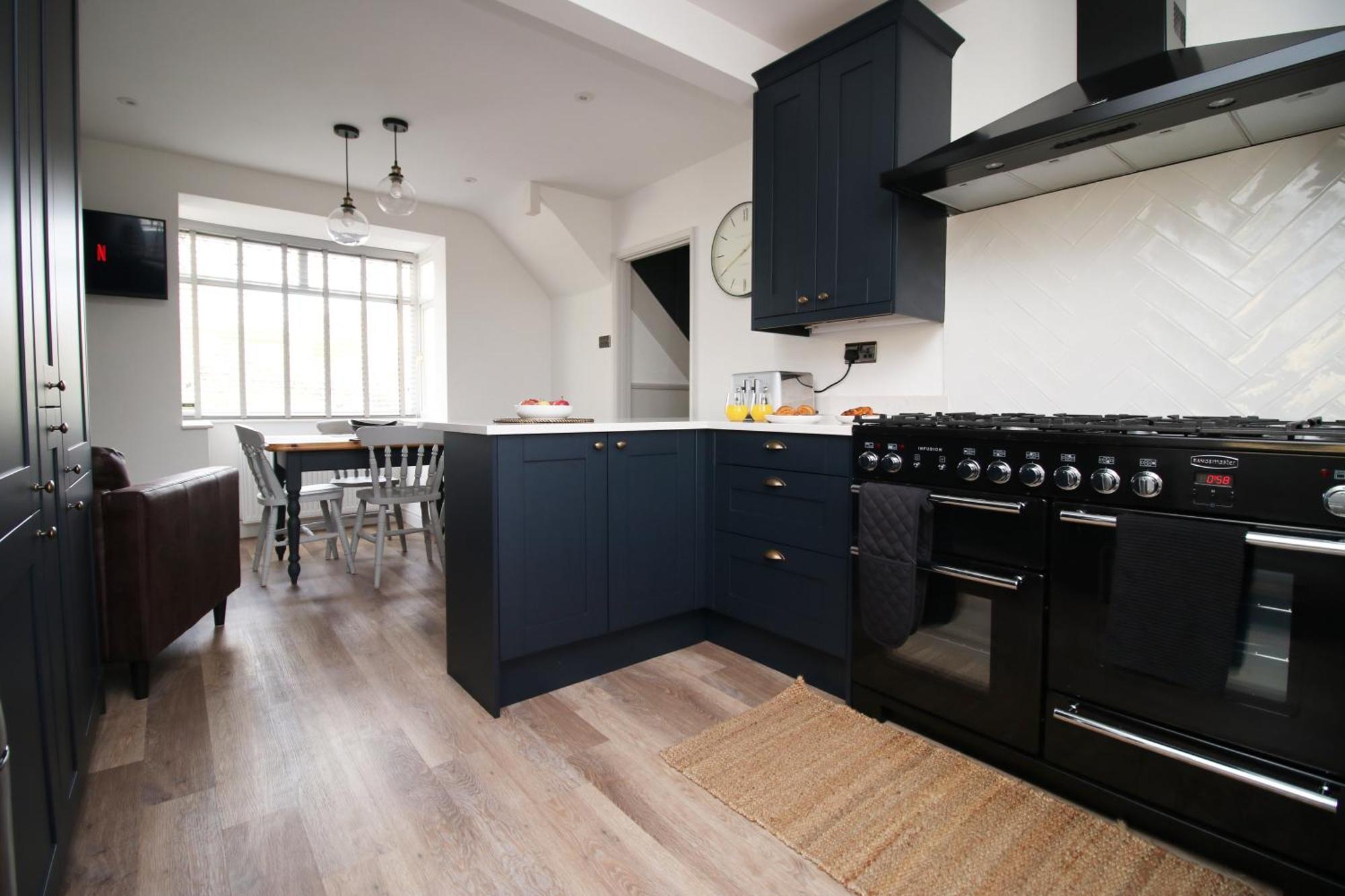 Stylish Home In Bath With Driveway Parking, 10Min From City Eksteriør billede
