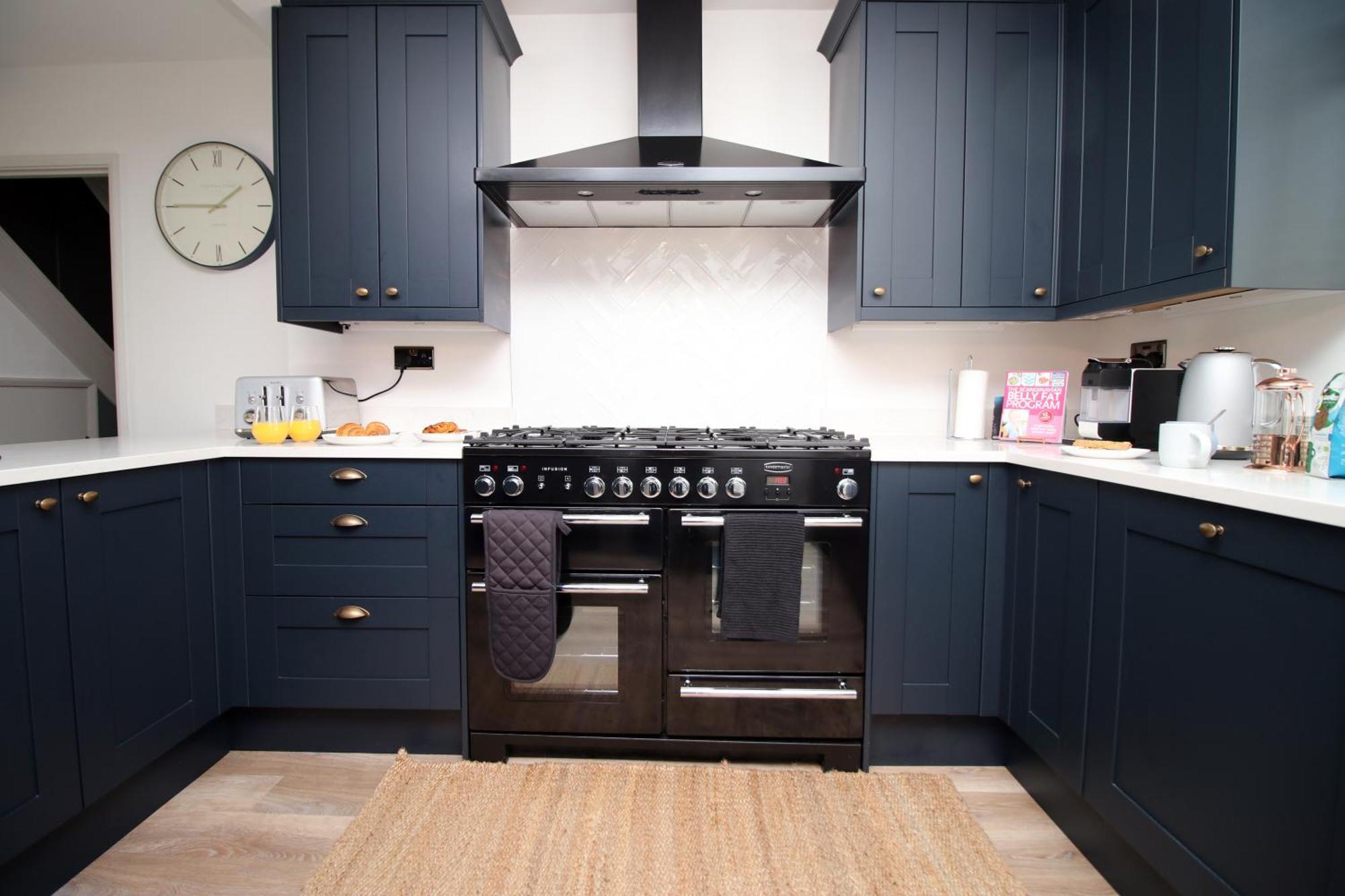 Stylish Home In Bath With Driveway Parking, 10Min From City Eksteriør billede